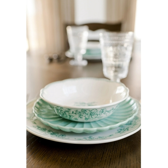 🎄 New Pioneer Woman Colette Scallop Green 12-Piece Dinnerware Set - Picture 7 of 10